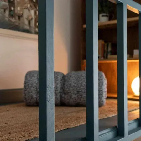 Kuia En El Centro De Al Lado Del Metro *